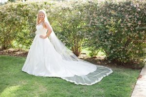 Elegante di alta qualità Best Selling Hot Amazing One Layer Luxury Lace Applique Edge Wedding Veils Bridal Cathedral Lunghezza Pettine in lega