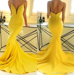 セクシーな安いシンプルな黄色いスパゲッティストラップマーメイドのウエディングドレス背中のレスなRuched Sweep列車パーティーイブニングドレスVestidosフォーマルドレス