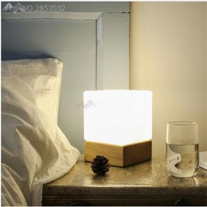 リビングルームの寝室のベッドサイズの木製の現代LEDテーブルランプCafe de Home Decoration Lights Facture照明器具Sala Plafon