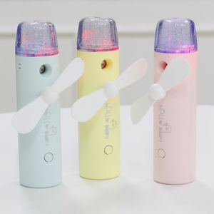 Sommarspray Skönhet Fuktgivande Ljus Handhållen Fläkt Fuktgivande Instrument USB Laddning Bärbar Små Fan DHL Gratis