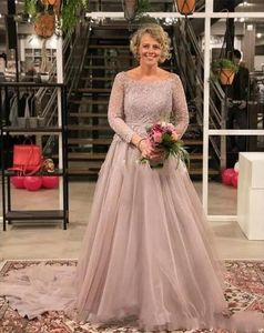 2020 Nuovi abiti eleganti per la madre della sposa Appliques in pizzo Tulle Maniche lunghe Telai Sweep Train Plus Size Abito da festa Abiti da cerimonia nuziale