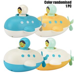 Cartoon Submarine Wind-up Toy, kan spraya vatten, baby badkamrat spela i vattenklocka arbetsleksak, till julkid födelsedagspresenter, 2-1