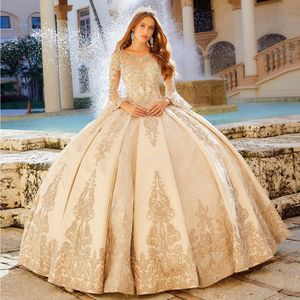Amazing Beaded Lace Ball Gown Quinceanera Klänningar Sheer Bateau Neck Långärmad Prom Lyckor Sequined Sweep Train Tulle Sweet 15 Dress