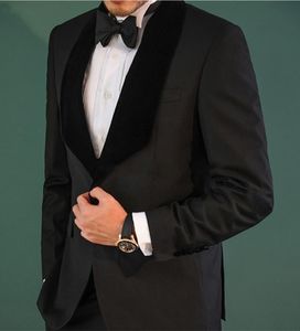 Wysokiej jakości jeden przycisk Węgiel Szary Szary Groom Tuxedos Szal Kapel Groomsmen Mężczyźni Garnitury Prom Blazer (Kurtka + Spodnie + Kamizelka + Krawat) W89