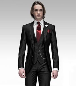 Новый Groom Tuxedos Groomsmen One Button Black Peak Lapel Лучший мужской Костюм Свадебные Мужские Blazer Blazer Комплектные Изготовленные на заказ (Куртка + Брюки + Жилет + галстук) 1414