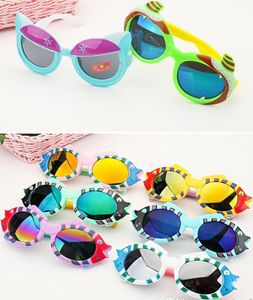 Söt tecknad solglasögon barn skyddsglasögon solskydd barn flickor pojkar glasögon glasögon plastram UV skydd färgglada gåvor