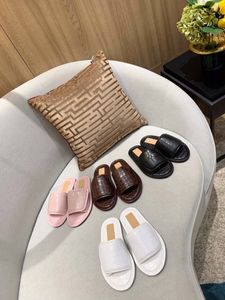 2020 Sommarskor Designer Sandaler för män Kvinnor Lyxigt läder glider breda platt sandaler Slipper med låddammväska