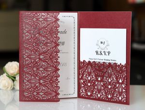 Laser Cut Bröllop Inbjudningar med RSVP-kort Burgundy Skräddarsydda Blommor Fällda Bröllop Inbjudningskort med kuvert BW-HK153