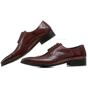Moda Brown Tan / preto Pointed Toe Oxfords Mens Vestido do negócio sapatos de couro genuíno sapatos sociais masculinos Wedding Shoes
