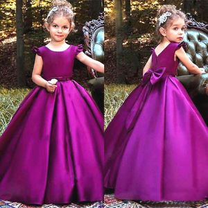 Custom Made Ball Gown Lila Liten Flickor Pagant Klänning Cap Sleeve Lovely Bow Back Golv Längd Kids Prom Klänningar Blommig Flicka Klänning