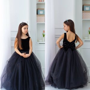 2020 Princess Flower Girls Dresses Jewel Ärmlös Lace Satin Tulle Lovely Kids Formal Wear Backless Floor Längd Girls Pageant Grows