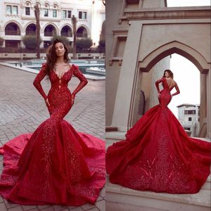 Arabskie suknie promowe 2019 Red Lace Aplikacje Długie Rękawy V-Neck Syrenka Suknie Wieczorowe Sweep Pociąg Formalna Party Dress