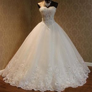 Hot Sales Ball Gown Bröllopsklänningar Extravagant Beaded Crystal Applique White Ivory Custom Sweetherat Tulle Lace Princess Bridal Wed Crows
