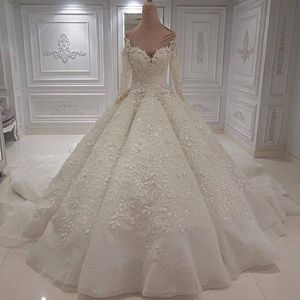 Lussuosi abiti da sposa con abito da ballo in rilievo di cristallo a maniche lunghe Immagini reali Bottoni ricoperti Abiti da sposa vintage bianchi taglie forti