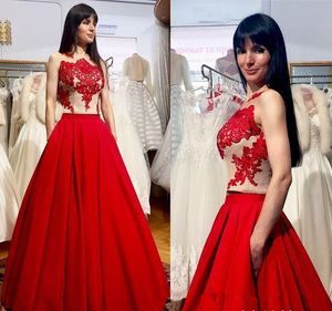 Eleganckie suknie wieczorowe Vintage Red Satin Lace Illusion Long Prom Dresses Bez Rękawów Linia Długość Piętra Wieczór Maxi Sukienki Party Suknie 15