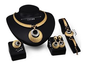 Vierteiliges Gold-Halsketten-Ohrring-Armband-Set