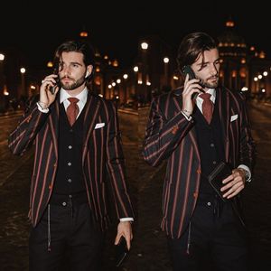 3`lü Yakışıklı Erkek Suits Dubai Arapça Düğün Smokin Yaka 2020 Damat Groomsmen Suit Custom Made Üst Kalite Peaked