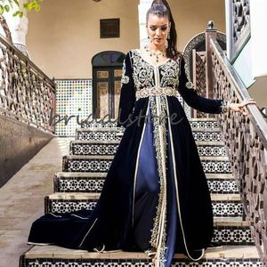 Chic Navy Evening Dresses Muslim Dubai Elegant Velvet Prom Klänningar Med Ärmes Applikationer Sexig V Neck Sweep Train Kvinnor Formell Kappa 2020
