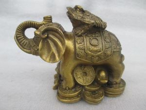 Rare Chinese manual hammer copper spittor elephant statue of peace