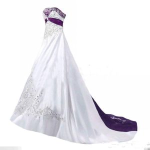 Högkvalitativa eleganta bröllopsklänningar A Line axelbandslösa pärlorbroderier Vit Lila vintage brudklänningar specialtillverkade