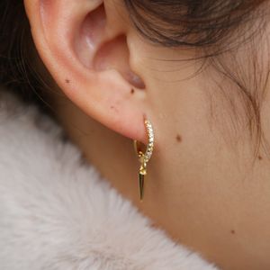 Designer-Ohrringe für Damen, 2024, koreanischer Stil, goldgefüllte, kegelförmige Ohrstecker für Mädchen und Frauen, einfache, niedliche Ohrstecker, Schmuck, Pave-Motiv, winzige CZ-Punk-Ohrringe