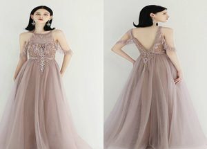 Sexig Ärmlös A-Line Evening Dresse Halter Appliqued Lace Beaded Sequins Pagant Gown Sweep Train Custom Made Formal Party Gown Hot Sell