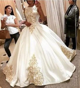 O-Neck Ball Gown Bröllopsklänningar Vestidos Vintage med Guld Lace Appliques Lång Brudklänningar Anpassad Arabisk Dubai Robe de Marriage Ons Dress