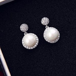 Very beautiful fashion luxury designer sweet glittering diamond rhinestone elegant pearl stud earrings for woman silver pin