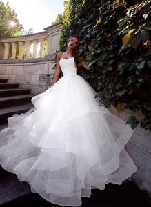 Cheap Simple New Beach Summer Puffy Ball Gown Wedding Dresses Strapless Lace Appliques Ruffles Tiered Plus Size Formal Bridal Gowns s