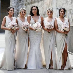 Yeni Şampanya Ucuz Vintage Seksi Gelinlik Modelleri Düğün V Boyun Kolsuz Bölünmüş Kat Uzunluk Artı Boyutu Örgün Hizmetçi Onur Törenlerinde