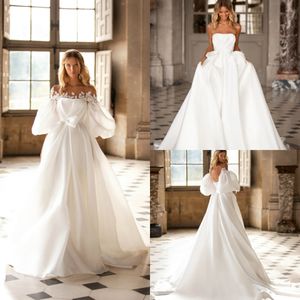 Ny elegant strandbröllopsklänningar med jacka 2020 Strapless Ruched Ärmlös Brudklänningar Baklösa Sommar Plus Storlek Bröllopsklänning