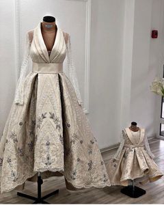 Afrikanische luxuriöse Spitze Perlen Mutter Tochter Langarm Aline Brautkleider sexy Vintage Hochzeitskleider 407