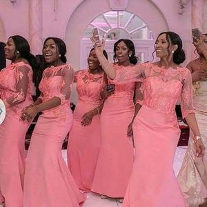 Våren 2019 stil afrikansk brudtärna klänningar korall färg illusion halsringning och halv längd ärmar sjöjungfrun lång formell bröllop gästklänning