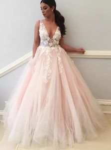 Blush Pink Wedding Dress With Hand Made Flowers Appliques Lace V-Neck Backless Sheer Straps Long Summer Beach Wedding Dresses