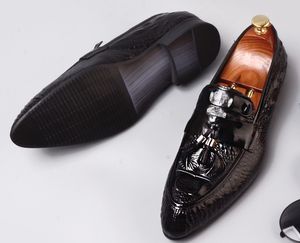 Exklusive Top-Business-Business-Schuhe für Herren aus geprägtem Krokodil-Rindsleder aus Gummi mit dickem Absatz und Fersenleder