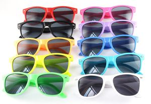 Wolesale 13 cores óculos de sol para crianças de plástico designer de luxo sol óculos retrô vintage quadrado quente venda popular óculos por1543
