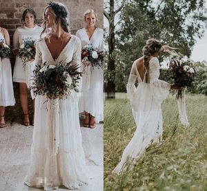 2019 Sexig vit/elfenben bohemian A Line Garden Wedding Dresses Deep V Neck Lång ärm rygglös golvlängd Brudklänningar skräddarsydda billiga