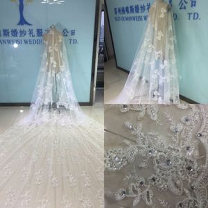 Veli da sposa di lusso lunghezza cattedrale con pettini gratuiti 5 metri di lunghezza bianco avorio pizzo applique perline veli da sposa in cristallo immagini reali