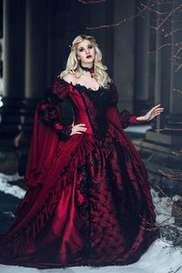 Abiti da sposa medievali gotici invernali Fantasia rinascimentale rossa e nera Vampiri vittoriani Abiti da sposa country con maniche lunghe con cappuccio