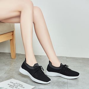 Tenis feminino 2019 Summer New Lady Light Wygodne buty na siłowni sportowe buty tenisowe kobiety stabilne trenerzy sportowe tanie