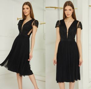 Cheap 2020 Black Mother of the Bride Dresses Short Sleeve Lace Beaded Prom Gowns V Neck Knee Length Wedding Guest Dress