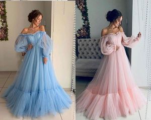 2022 Fairy Blush Blue Juliet Sleeves Evening Brudtärna Klänningar Av Skulder Tulle Ruched Boho Summer Style Prom Formell Dress