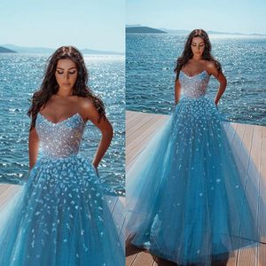 Eleganta kvällsklänningar Spaghetti Straps Lace Appliques Beach Prom Kappor Skräddarsydda Baklösa Sweep Train Special Occasion Dress