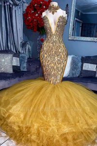 Underbara lyxiga guld sjöjungfrun prom klänningar 2019 sexig djup v nacke ruched tulle golv längd beading kristall prom pareant klänningar vestidos