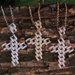 18K guldrosa guld CZ Cubic Zircon Big Cross Necklace Twist Chain Personliga Full Diamond Pendant Hip Hop Smycken Födelsedag Presenter till Men