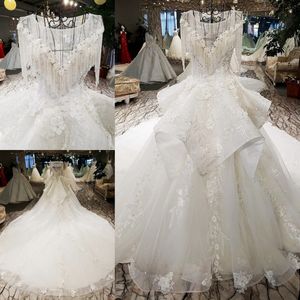 2019 Nyaste lyxiga bröllopsklänningar O-Neck Swarovski Kristaller Pärlor Baklösa En Linje Lomg Tåg Lace Bling Anpassad Princess Bridal Gowns