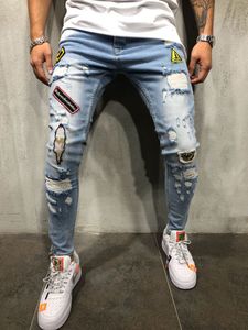 2019 Moda Nowy Mężczyzna Dziura Odznaka Haft Denim Spodnie Spodnie Męska Streetwear Hiphop Skinny Casual Patch Dżinsy