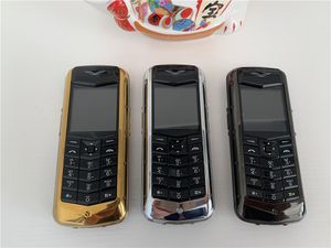 Unlocked Bar Lüks Kıdemli Cep Telefonu V8 Metal Kılıf Çift SIM Kart Deri İmza 8800 Klasik Tasarım Yok Kamera Altın Mobilephones