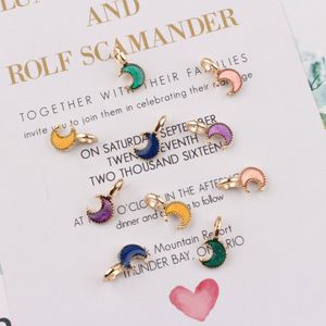 Liten månemaljguldpläterad färg charms hängen för handgjorda diy örhängen halsband nyckelkedja armband smycken tillverkning tillbehör