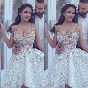 Vestidos de coquetel de espaguete árabe Plus size lace apliques curtos vestidos de baile vestido de novia 2020 vestido de celebridade